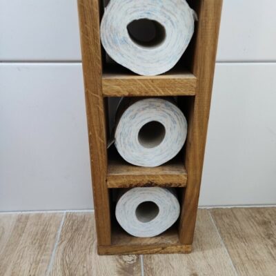 Toilettenrollenhalter Eiche, Klopapierständer Holz, WC-Rollenhalter massiv Holz, Klopapier Aufbewahrung rustikal, Holzständer Toilettenpapier, Eichenholz WC-Zubehör, freistehender Klopapierständer, Badezimmer Deko Holz, natürlicher Toilettenpapierhalter, Holz Toilettenhalter, Designer Klopapierhalter, Badezimmer Accessoires aus Holz, handgefertigter Toilettenpapierhalter, langlebiger WC-Halter, Eiche Badaccessoires, Eichenholz Badezimmermöbel, Toilettenpapierhalter modern rustikal, Holzhalter Bad, Massivholz Badzubehör, Toilettenpapierhalter skandinavisch, Toilettenpapierhalter handmade, WC-Ständer Holzoptik, Klopapierständer Eichenholz, praktischer WC-Rollenständer, Badmöbel Eiche rustikal