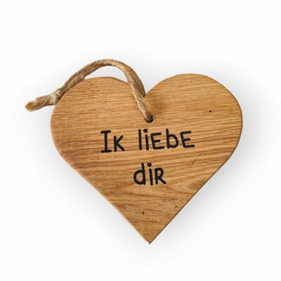 Holzherz aus Eiche, Herz aus Holz mit Gravur, personalisiertes Holzherz, Geschenk aus Eichenholz, Valentinstagsgeschenk Holz, nachhaltige Geschenkidee, Liebesgeschenk Holz, handgefertigtes Holzherz, rustikale Deko Herz, Holzherz Wanddeko, romantische Geschenkidee, Naturholz Herz, Eichenholz Geschenk, Holz Deko Herz, individuelles Holzgeschenk