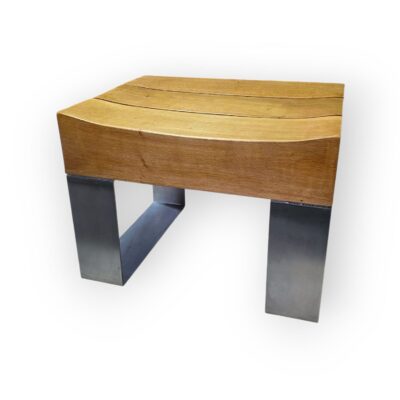 Design Stuhl Eichenholz, Eichenbalken Stuhl, Stuhl ohne Rückenlehne, Massivholz Stuhl modern, Edelstahl Stuhl Eiche, rustikaler Esszimmerstuhl, Balkenstuhl Eiche, Esszimmerstuhl ohne Lehne, Stuhl im Industrial Style, Stuhl aus Eiche und Edelstahl, handgefertigter Designstuhl, moderner Holzhocker Eiche, Designerstuhl ohne Lehne, Eichenstuhl modern, minimalistischer Stuhl aus Holz