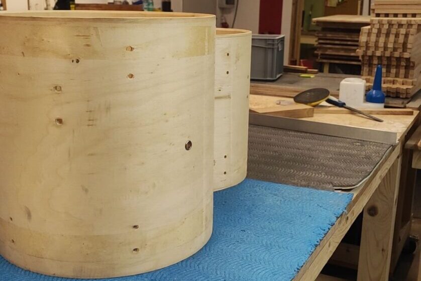 Die alten Schlagzeugkessel sind aus hochwertigem Holz, teilweise Ahorn oder Birke, und verdienen es einfach, weiterzuleben.