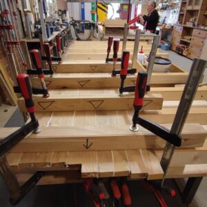 Verleimtisch selber bauen, Verleimtisch Bauanleitung, Verleimtisch Holz, Verleimtisch Werkstatt, Verleimtisch Multiplex, Verleimtisch KVH, Verleimtisch für Tischplatten, Holz verleimen Tisch, Werkbank zum Verleimen, Leimtisch bauen, Holzplatten verleimen, Massivholz verleimen, Stirnholz verleimen, Holzwerkstatt DIY, Werkstattmöbel selber bauen, Holzwerker Verleimtisch, professionelle Verleimhilfe, Verleimvorrichtung Holz, Tischler Verleimtisch, Schreiner Verleimtisch
