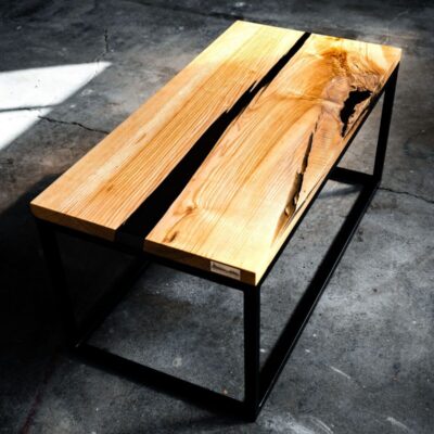 Couchtisch Esche, Couchtisch Industrial, Couchtisch Epoxidharz, Esche Couchtisch modern, Couchtisch Stahlgestell, Epoxidharz Tisch schwarz, Couchtisch Industrial Design, Massivholz Couchtisch Esche, Couchtisch handgemacht, Design Couchtisch Esche, Couchtisch Loft Stil, Couchtisch modern minimalistisch, Esstisch Epoxy Esche, Wohnzimmertisch Industrial, Couchtisch Unikat, Couchtisch Holz Stahl, Epoxy Tisch Esche, Couchtisch Designmöbel, Couchtisch PHIL WOOD DESIGN