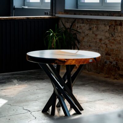 Esstisch Eiche, runder Esstisch Eiche, Esstisch Epoxidharz, Epoxidharz Tisch rund, Esstisch aus Eiche massiv, runder Holztisch modern, Design Esstisch Eiche, Massivholz Esstisch rund, Esstisch schwarz Epoxid, Esstisch Industrie Stil, Esstisch Loft Stil, handgefertigter Esstisch, Esstisch Manufaktur, Esstisch Deutschland, Esstisch nachhaltig, Eiche Esstisch modern, runder Esstisch 105 cm, Esstisch 7,5 cm Platte, Massivholz Tisch rund, Holztisch Epoxidharz, Esstisch mit Stahlgestell, Esstisch schwarz Gestell, Design Holztisch rund, Unikat Esstisch, exklusiver Esstisch