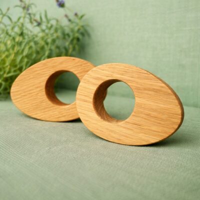 eierhalter eiche massiv, eierhalter aus eiche, eierbecher eiche, eierbecher holz, eierhalter holz, eierbecher massivholz, eierhalter massivholz, eierbecher eiche massiv, geölter eierhalter, geölter eierbecher holz, eierhalter frühstück, eierbecher frühstückstisch, eierhalter aus holz, holz eierhalter natürlich, eichenholz eierhalter, eichenholz eierbecher, nachhaltiger eierhalter, upcycling eierhalter, upcyclingprodukt holz, eierhalter aus abschnitten, holzaccessoire frühstück, tischdeko holz frühstück, osterdeko eiche, osterdeko holz, eierbecher ostern, natürlicher eierhalter, minimalistischer eierbecher, rustikaler eierhalter, landhaus eierbecher holz, skandinavischer eierhalter, holz eierbecher design, eierhalter rundholz optik, kleiner eierhalter eiche, handgemachter eierhalter, handgemachter eierbecher, eierhalter küche holz, frühstücksaccessoire eiche, holzdeko frühstückstisch, eiche wohnaccessoire, nachhaltiges küchenaccessoire, geöltes holzprodukt, eierbecher mit loch, eierhalter 3 5 cm, eierbecher naturholz, eierhalter osterbrunch, ostergeschenk holz, kleines geschenk aus eiche, küchenaccessoire massivholz, holzprodukt aus eiche, eierbecher aus restholz