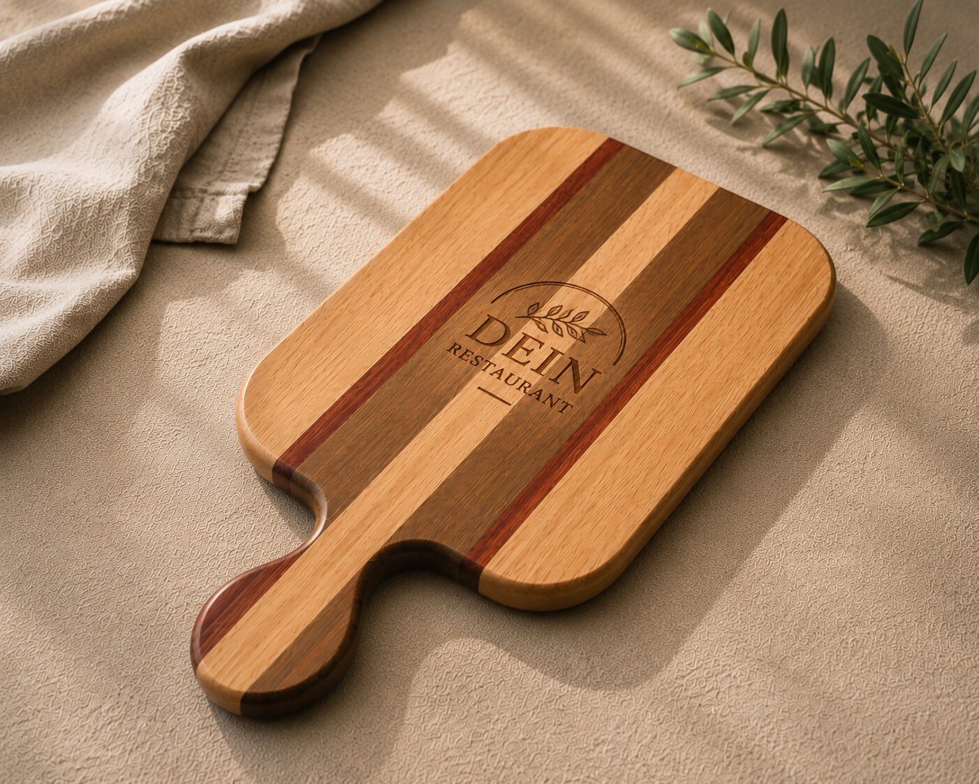 Schnittbrett Eiche, Holzbrett mit Griff, Servierbrett Holz, Brett mit Gravur, Eiche Schneidebrett, Bongossi Brett, geräucherte Eiche Brett, Holzbrett massiv, Servierbrett Eiche, Brett mit Logo, Schneidebrett Holz, Brett mit Wunschgravur, Massivholz Brett, Holzbrett handgemacht, rustikales Schneidebrett, Steakbrett Holz, Brotzeitbrett Eiche, Servierplatte Holz, Brett für Gastronomie, Holzbrett Restaurant