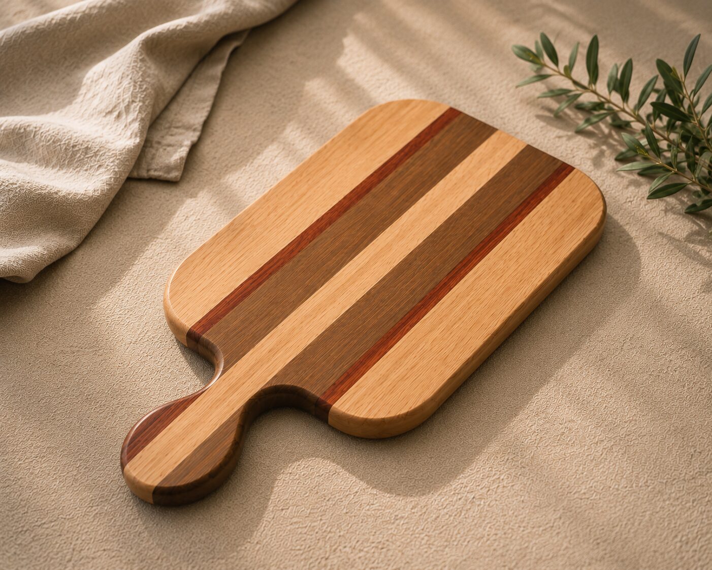 Schnittbrett Eiche, Holzbrett mit Griff, Servierbrett Holz, Brett mit Gravur, Eiche Schneidebrett, Bongossi Brett, geräucherte Eiche Brett, Holzbrett massiv, Servierbrett Eiche, Brett mit Logo, Schneidebrett Holz, Brett mit Wunschgravur, Massivholz Brett, Holzbrett handgemacht, rustikales Schneidebrett, Steakbrett Holz, Brotzeitbrett Eiche, Servierplatte Holz, Brett für Gastronomie, Holzbrett Restaurant